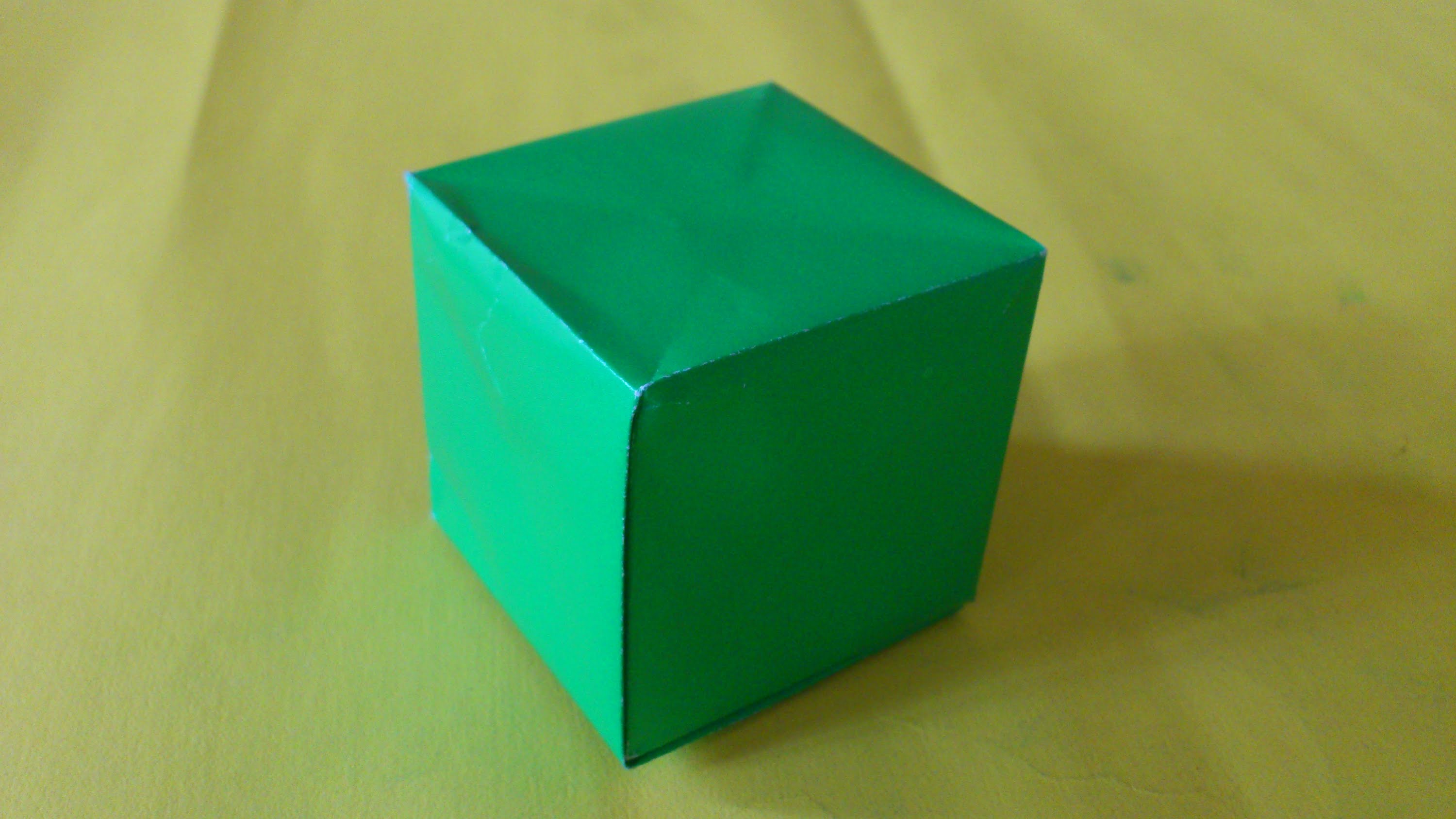 Самодельные кубы. Куб из картона. Куб из бумаги. Бумажный кубик. Куб из цветного картона.