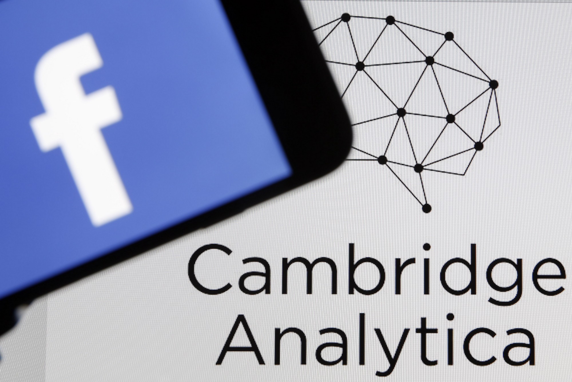 cambridge-analytica-pernah-rencanakan-ico-triv-blog